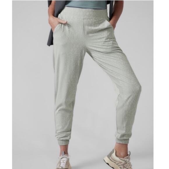 Athleta Brooklyn Lined Textured Jogger pants - Picture 1 of 12